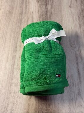 Tommy Hilfiger Bright Green Towel Set with Flag Logo 2-pack